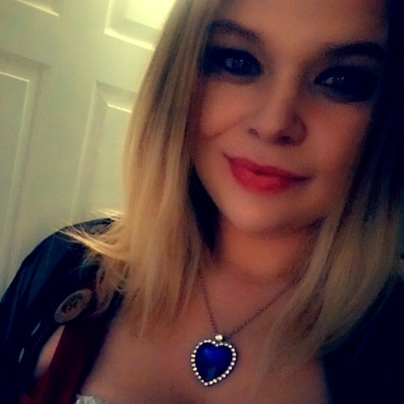 Meet your Posher, Annaleigh - Picture 2 of 3